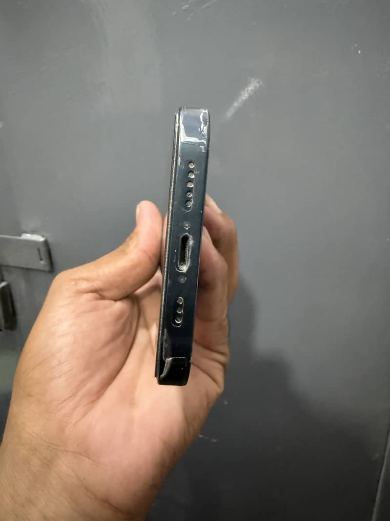 Apple iPhone 13 6