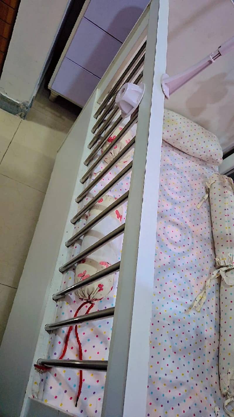 baby cot 2