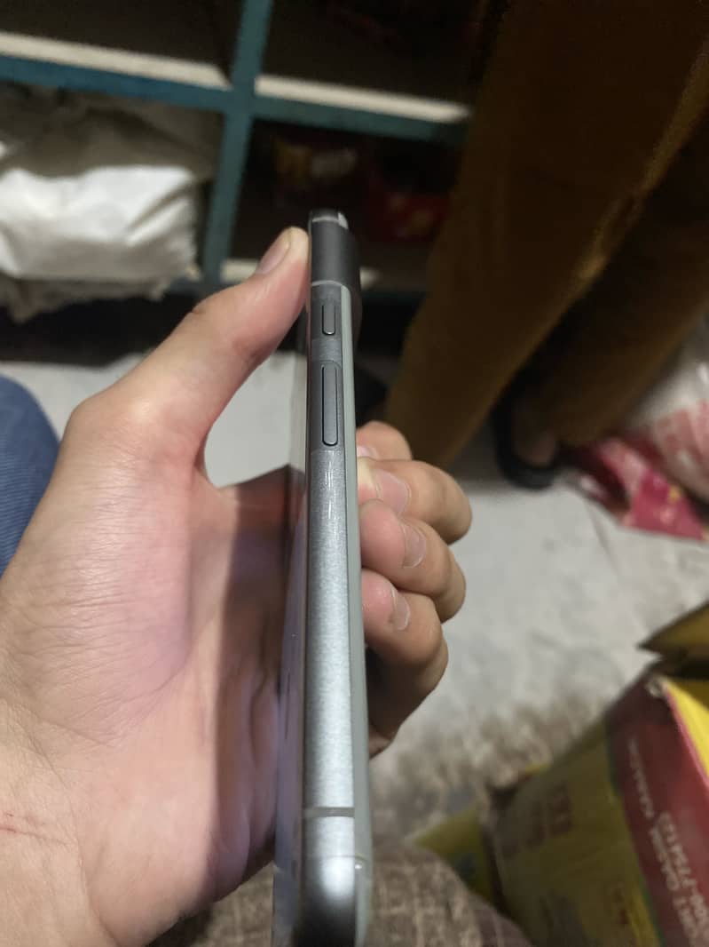 Google Pixel 8 4