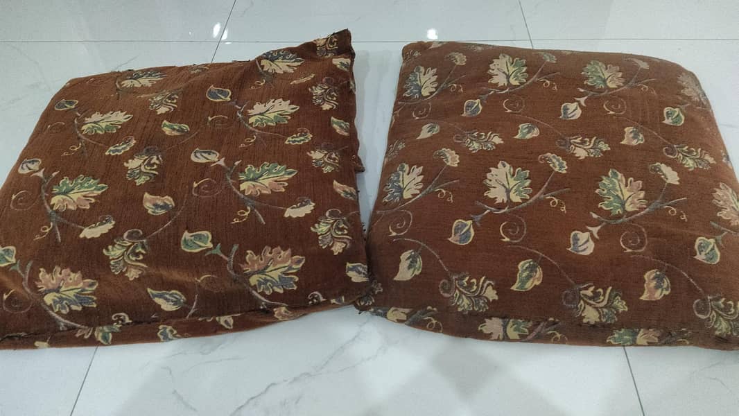 cushions 0
