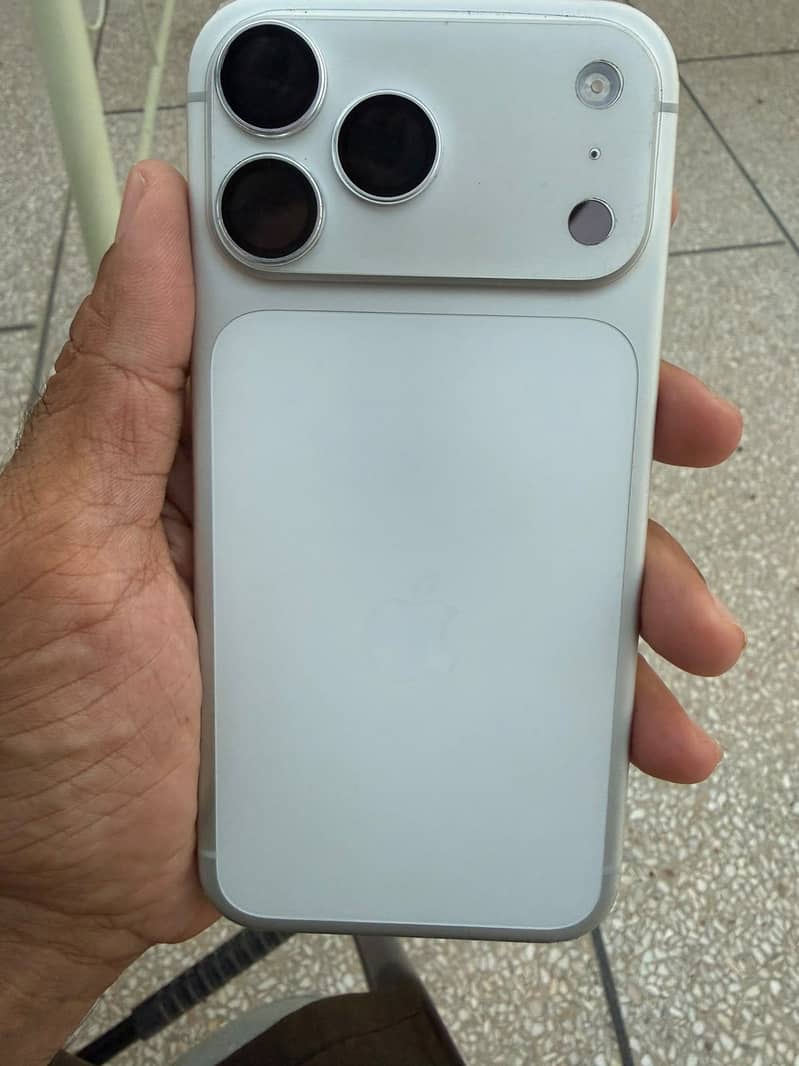Apple iPhone 17 Pro Max 2