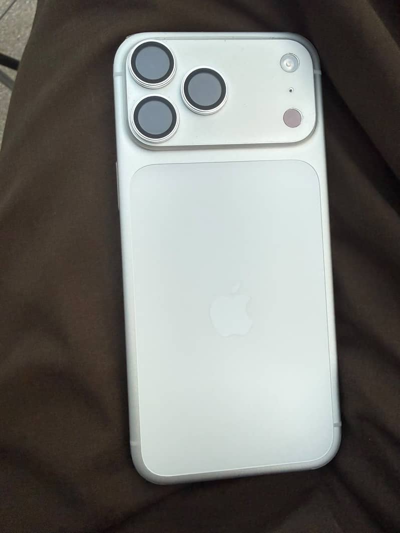 Apple iPhone 17 Pro Max 3
