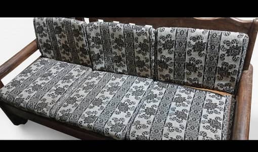 5 Seater Wooden sofa set (3+1+1) Strong condition