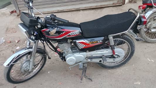 Honda 125 eigen Ok ha bike pa koi kama nhi ha