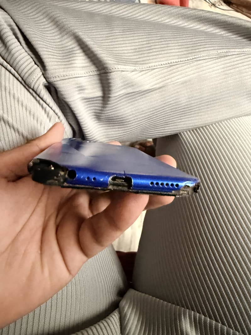 Realme C2 4