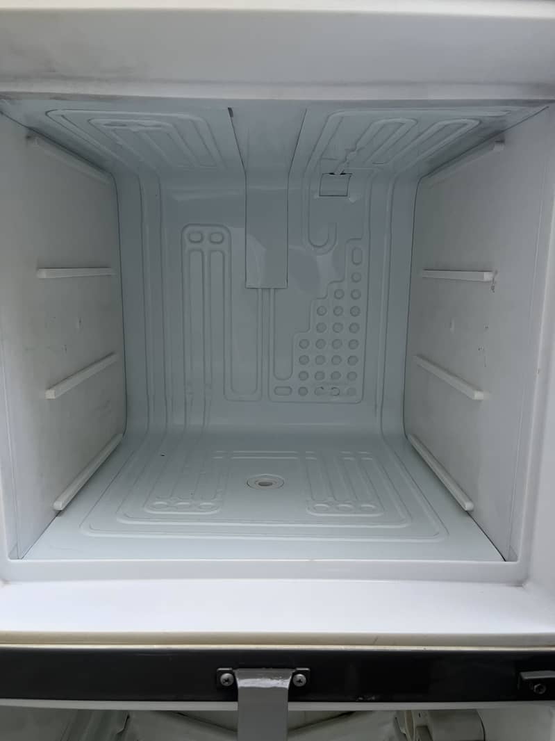 Refrigerator 0