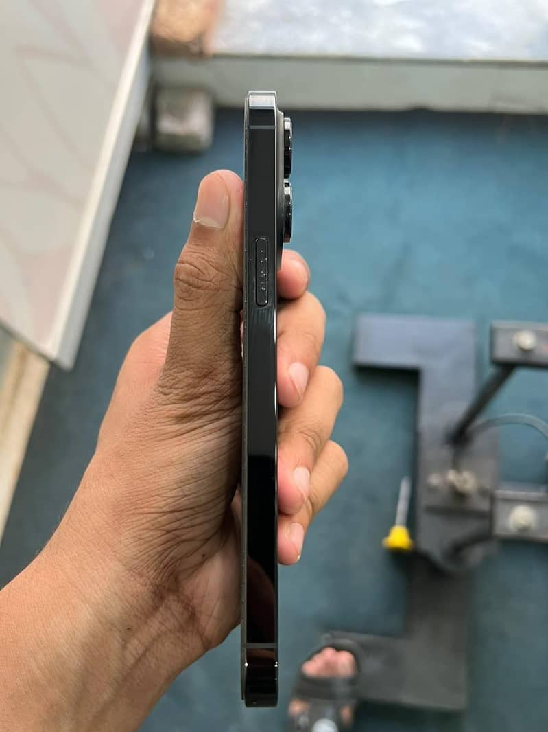 Apple iPhone 14 Pro Max 4