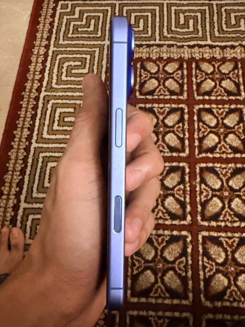 Apple iPhone 16 1