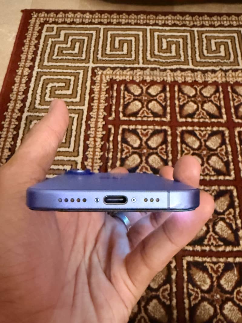 Apple iPhone 16 3