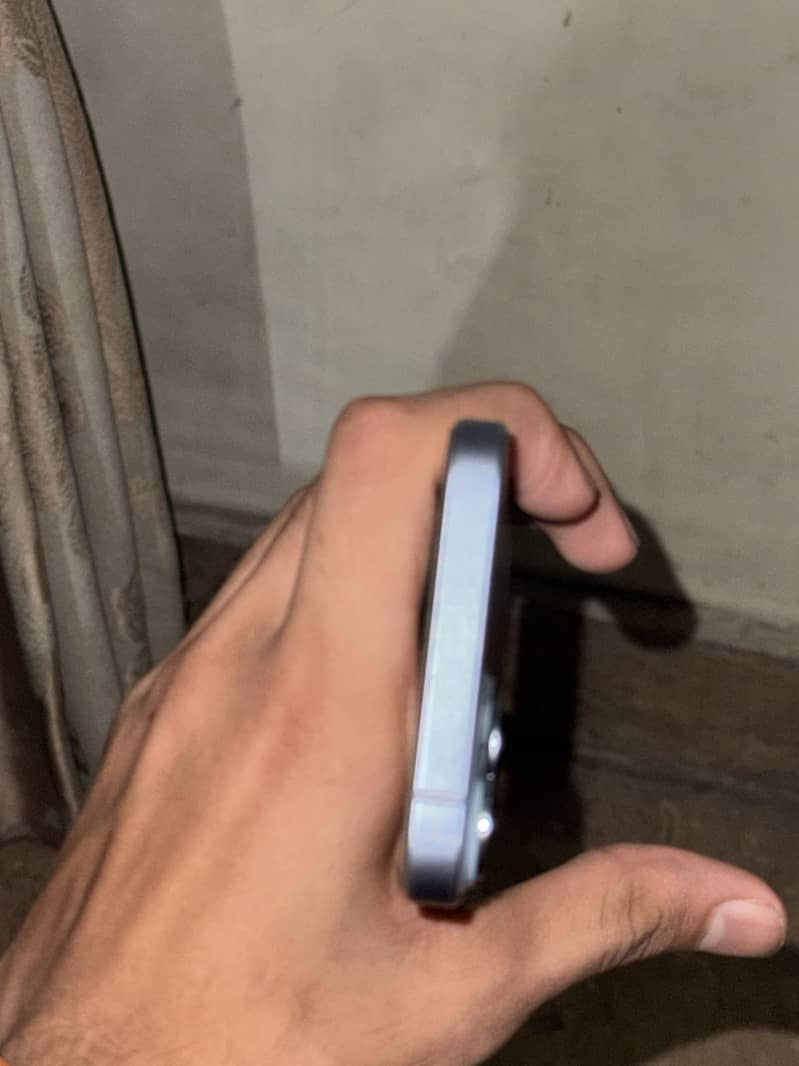 Apple iPhone 14 3