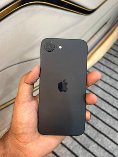 Apple iPhone 16e Totally original.
