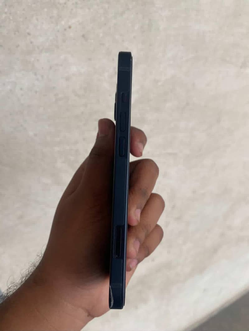 Apple iPhone 13 2