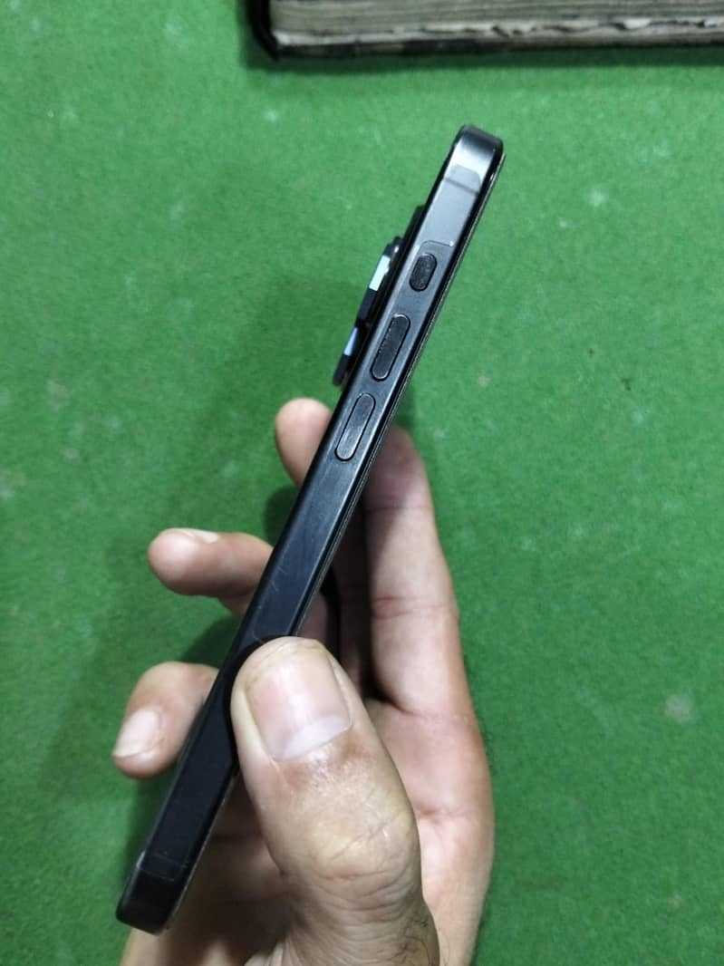 Apple iPhone 15 Pro 2