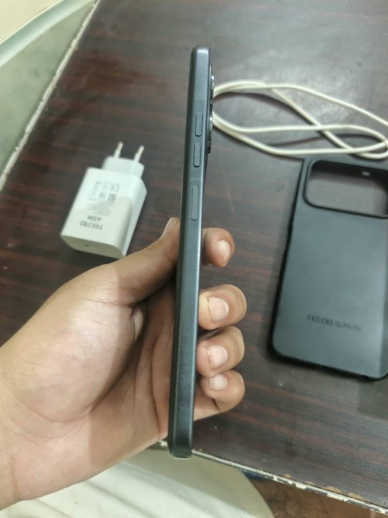 Tecno Spark 40 1