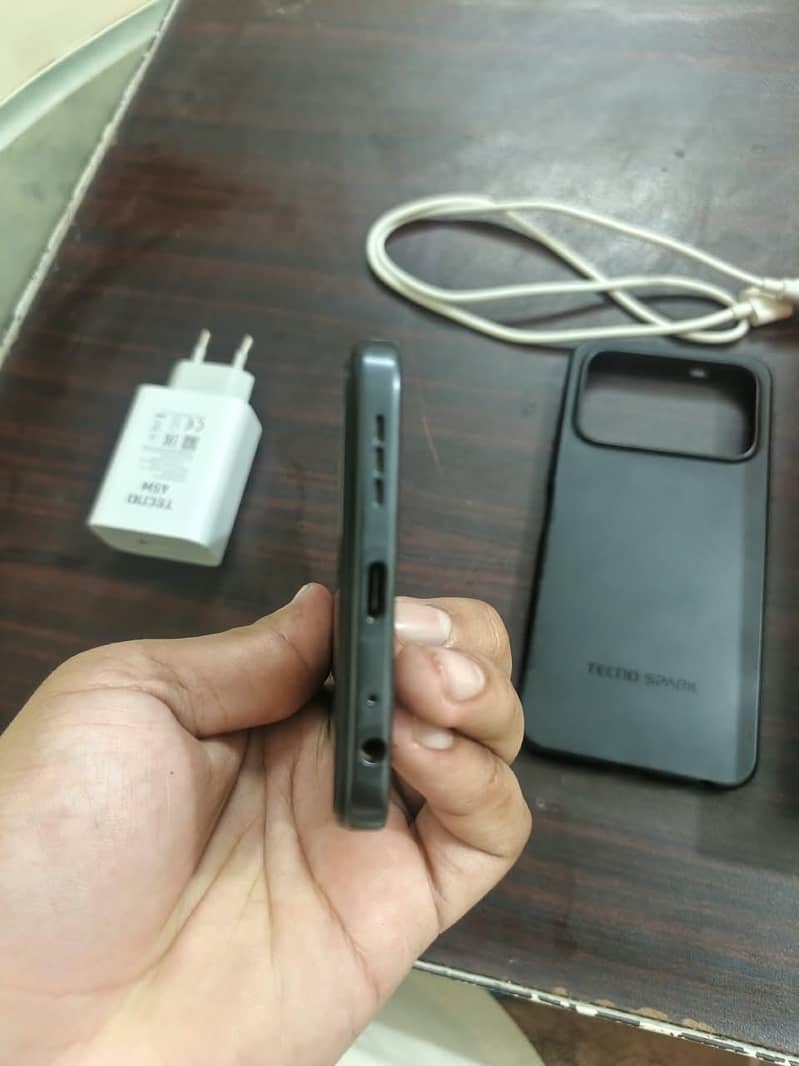 Tecno Spark 40 4