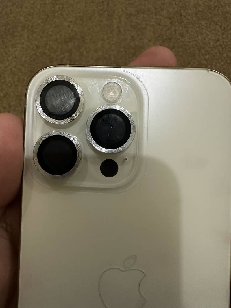 Apple iPhone 15 Pro Max 2
