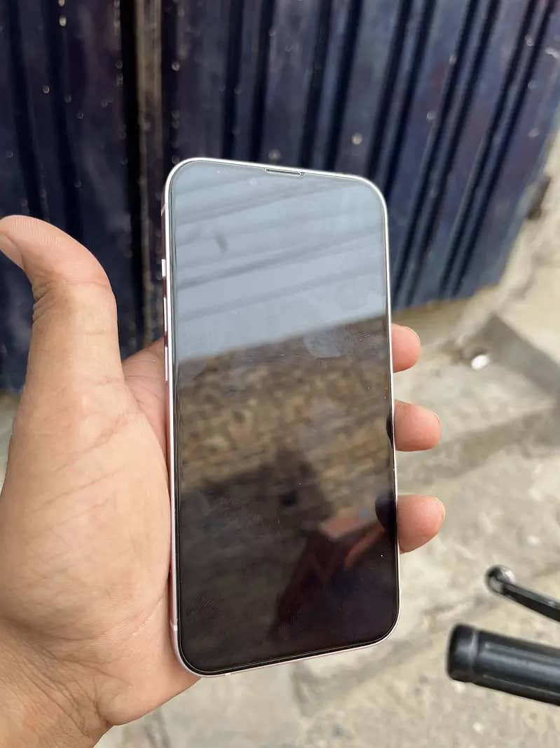 Apple iPhone 13 2