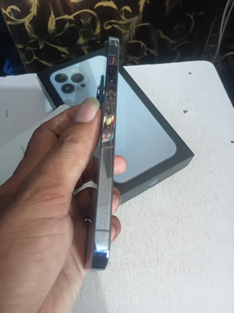 Apple iPhone 13 Pro Max 2