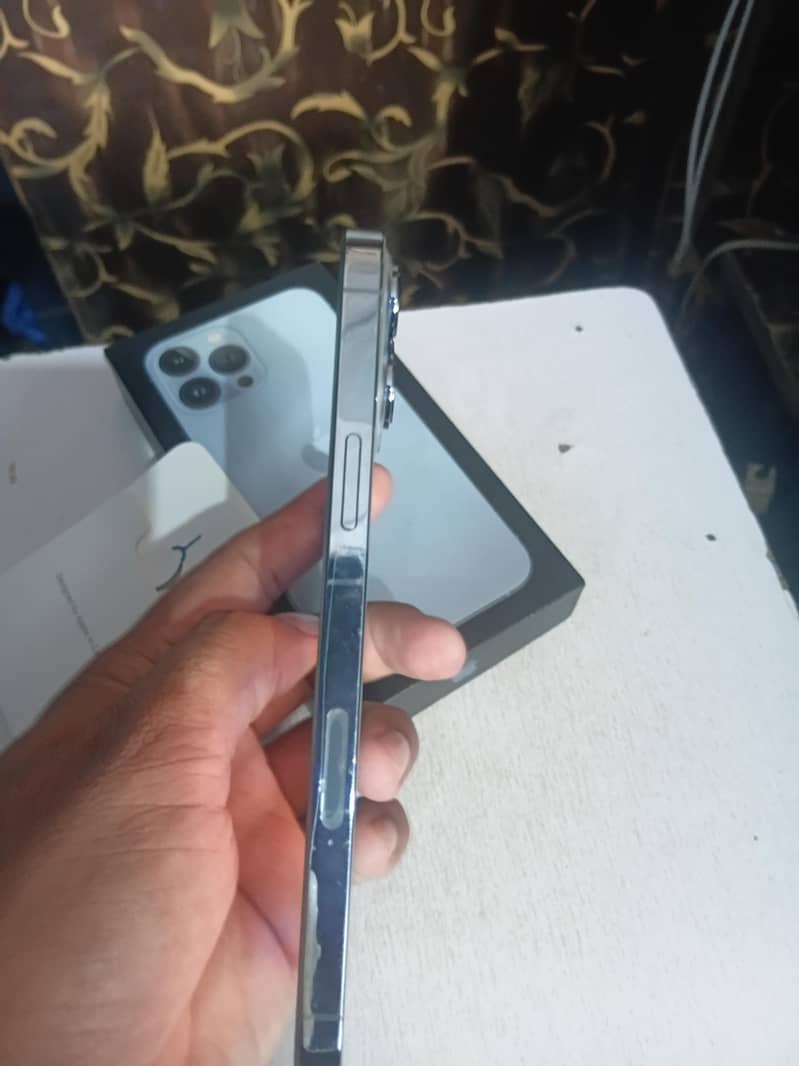 Apple iPhone 13 Pro Max 4