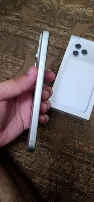 Apple iPhone 17 Pro Max SILVER COLOR 4 MONTHS SIM TIME AVAILABLE