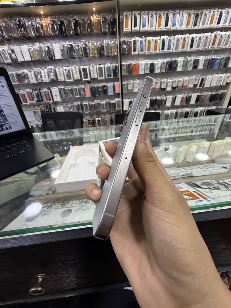 Apple iPhone 15 Pro 2