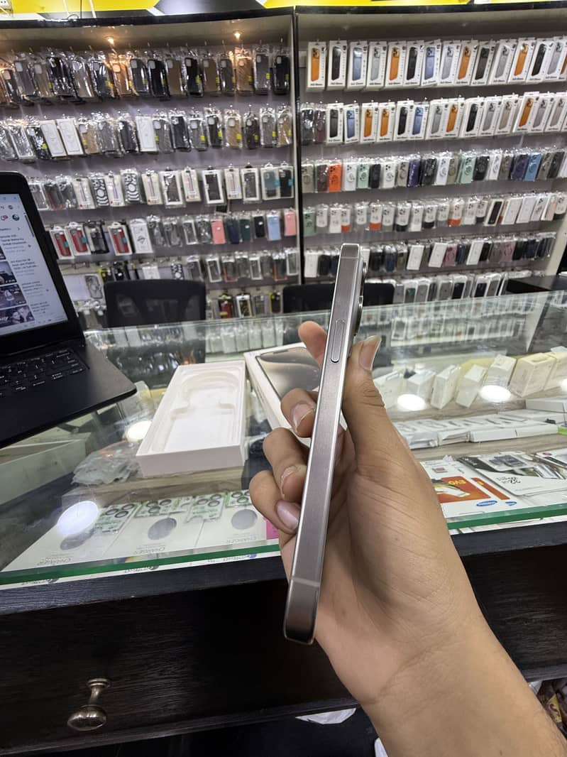 Apple iPhone 15 Pro 4