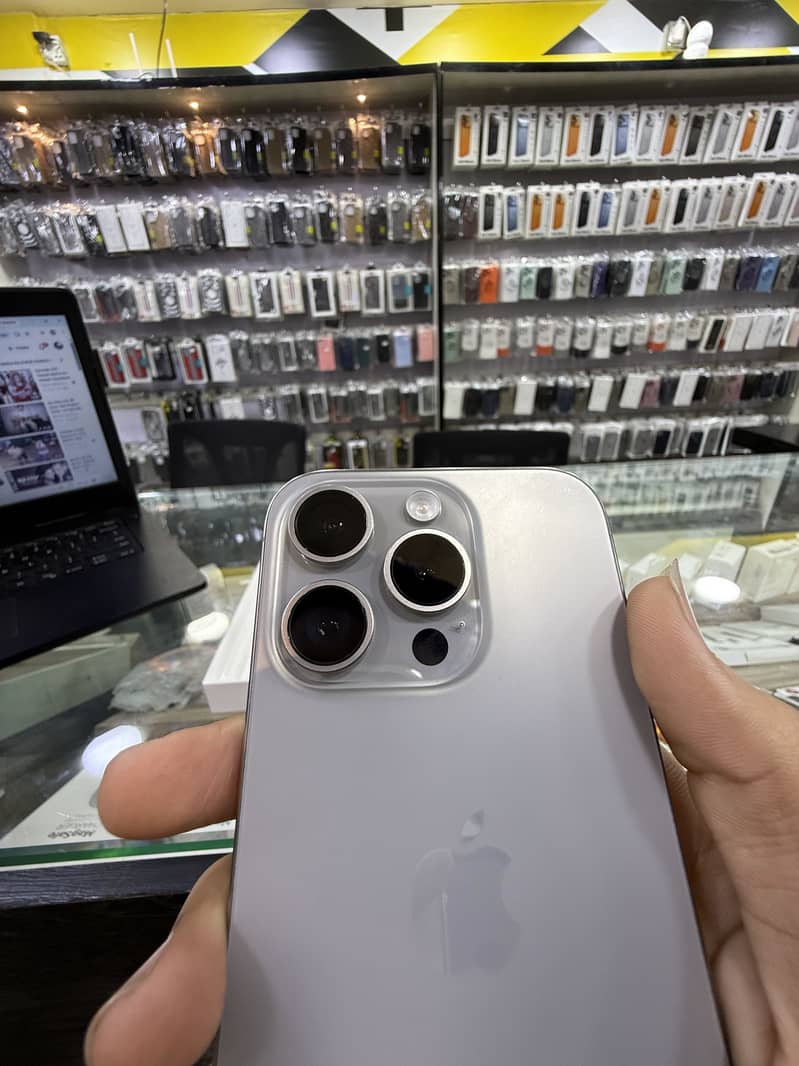 Apple iPhone 15 Pro 6