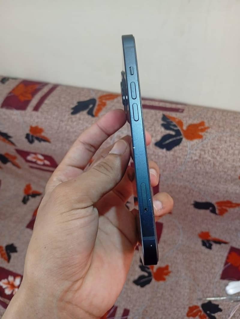 Apple iPhone 13 2