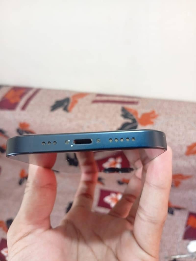 Apple iPhone 13 4