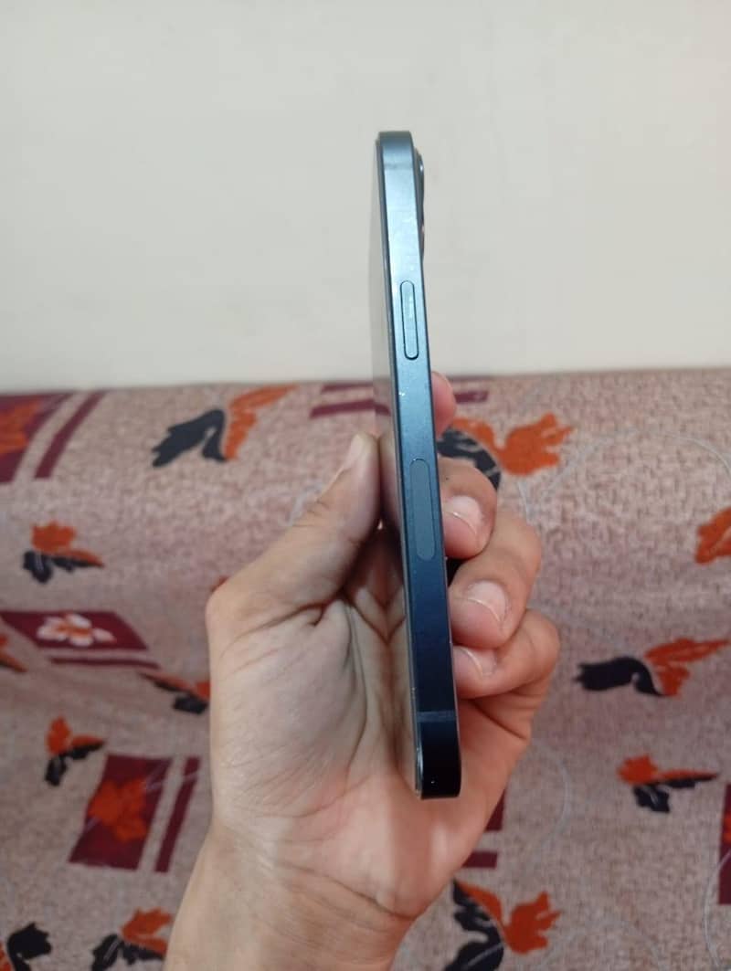 Apple iPhone 13 6