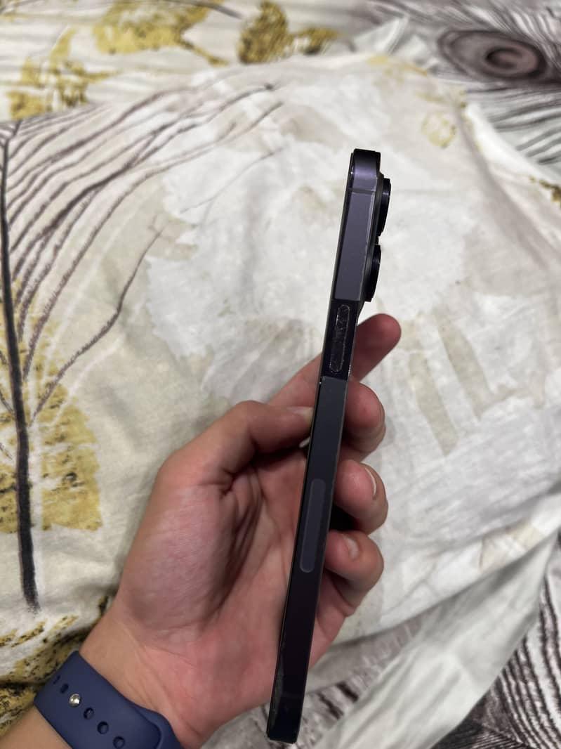 Apple iPhone 14 Pro Max 1