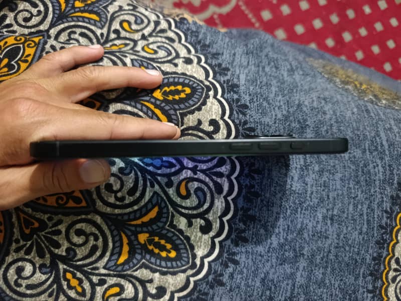 Apple iPhone 16 Plus 3