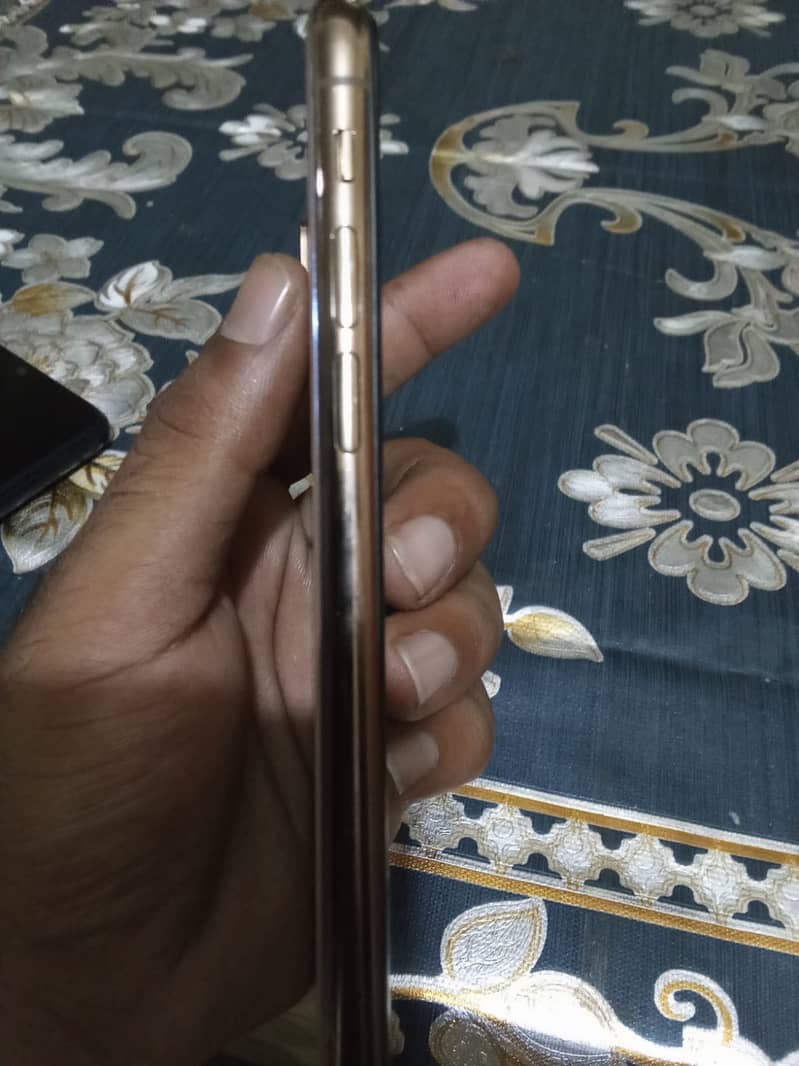 Apple iPhone XS 1