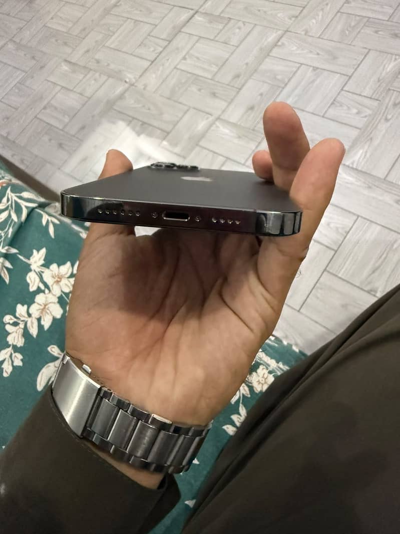 Apple iPhone 12 Pro Max 4