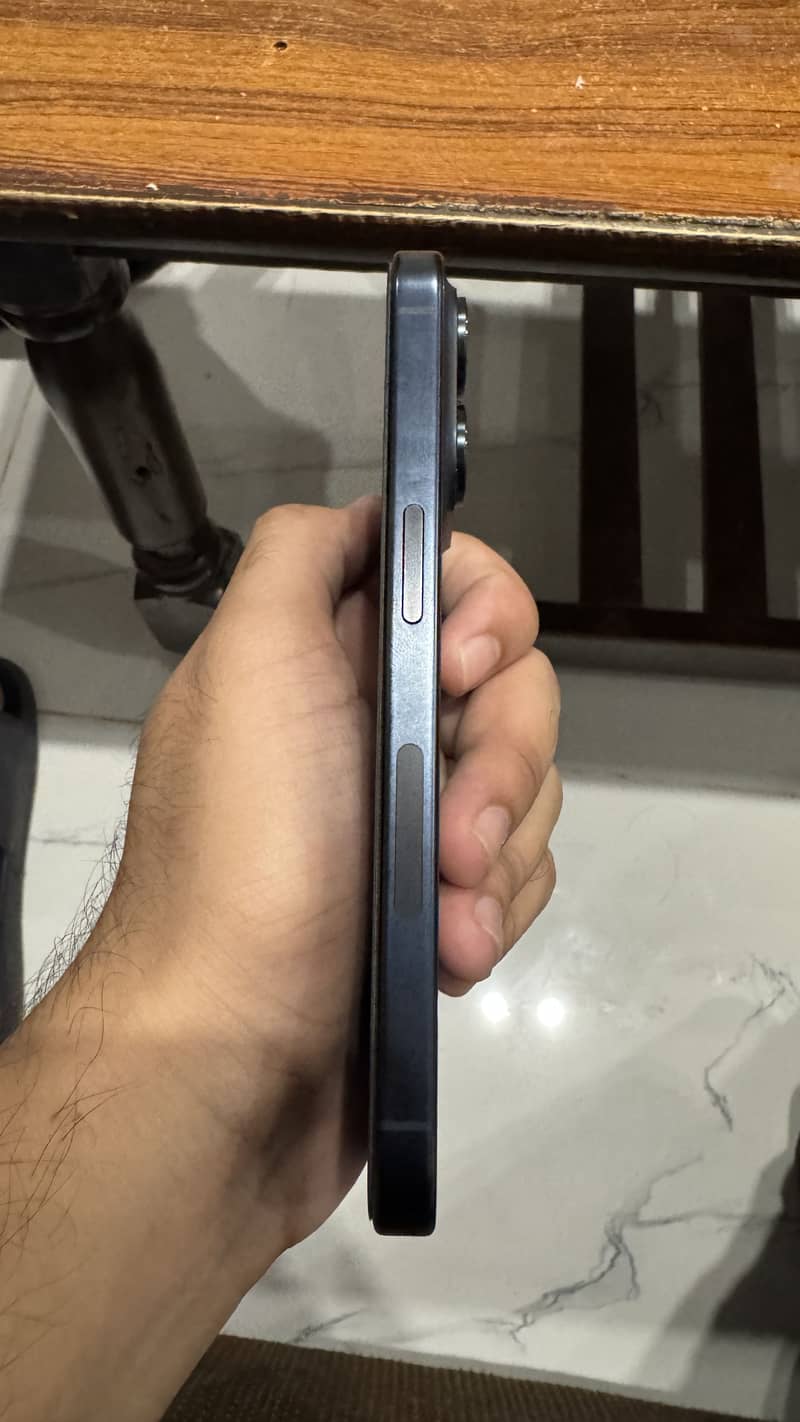 Apple iPhone 15 Pro 6