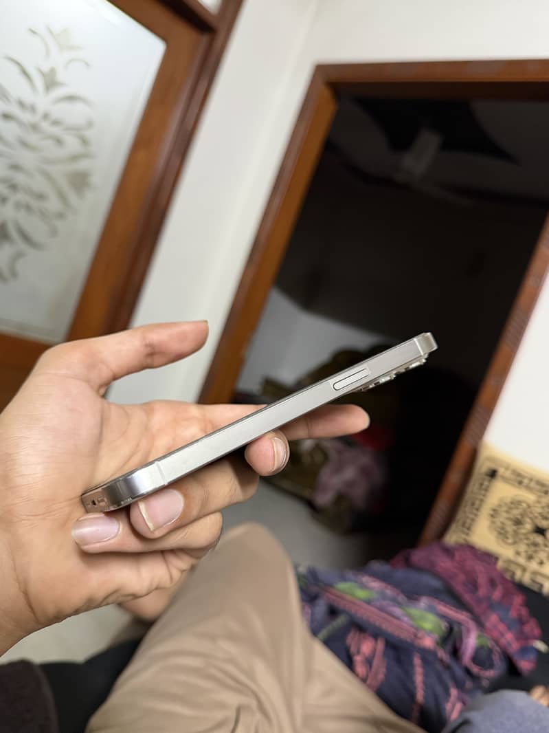 Apple iPhone 13 Pro 2