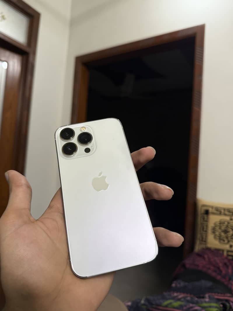 Apple iPhone 13 Pro 4