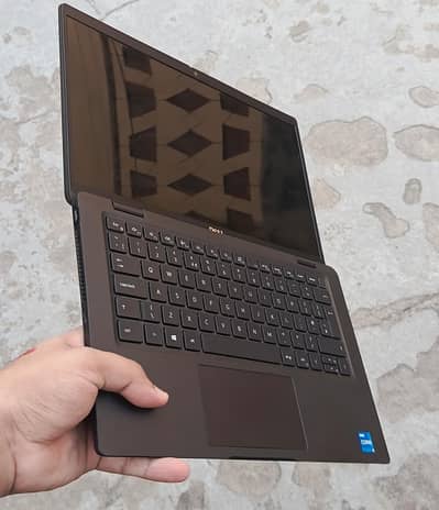 Dell latitude 7320 Laptop 16/256  with original charger