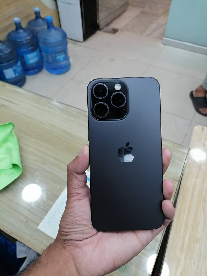 iPhone 15 Pro Max 0