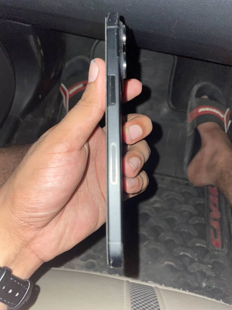 Apple iPhone 15 Pro Max 2
