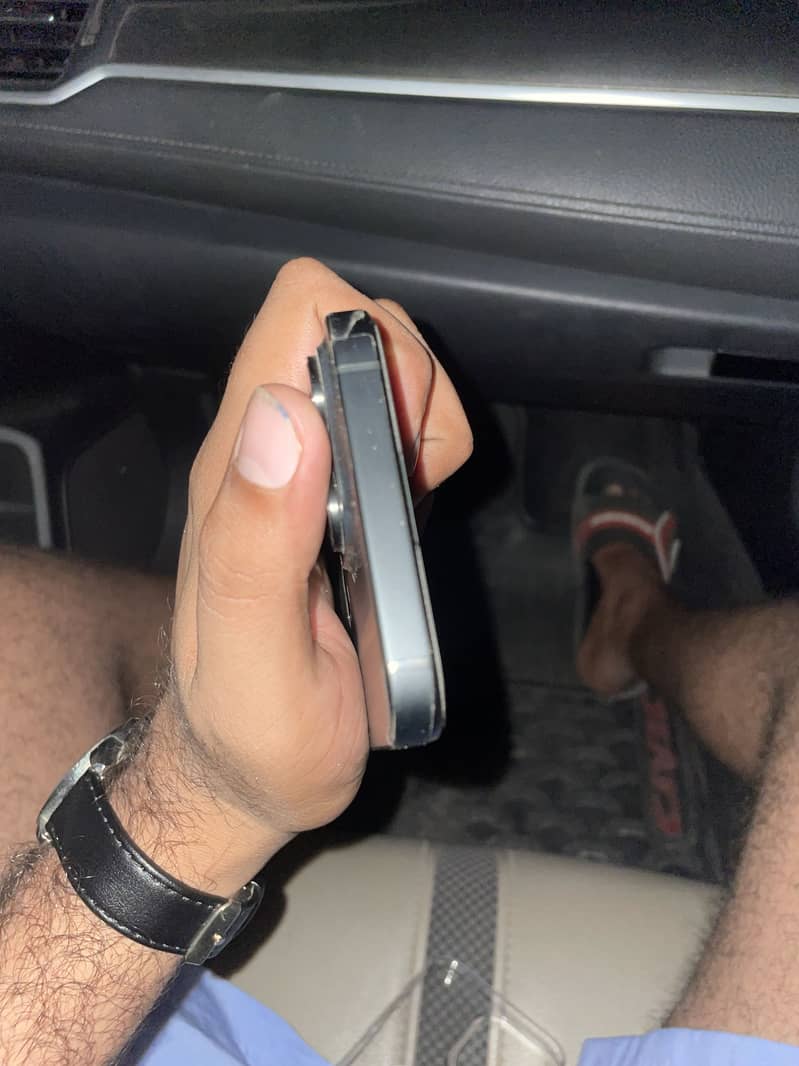 Apple iPhone 15 Pro Max 4