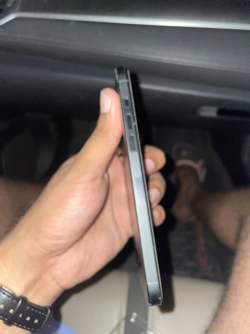 Apple iPhone 15 Pro Max 6