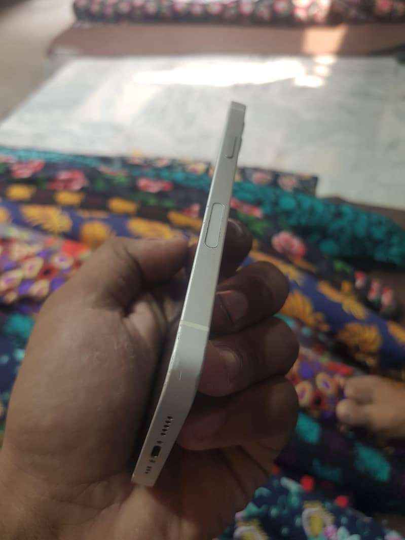 Apple iPhone 12 10