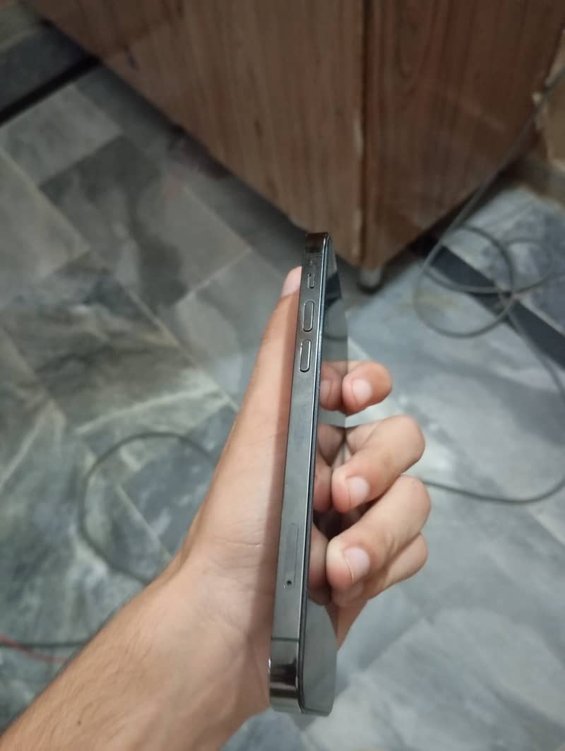 Apple iPhone 12 Pro 3