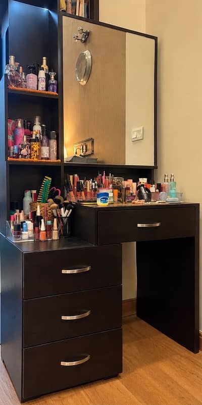 Dressing table
