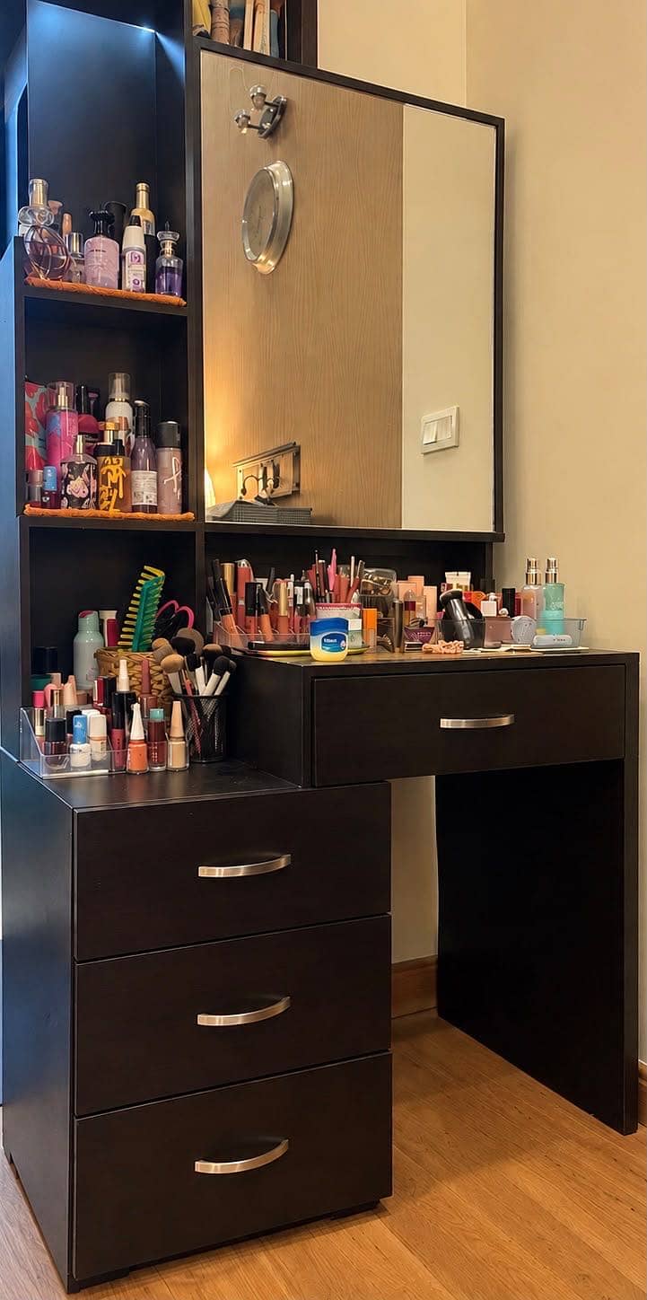 Dressing table 1