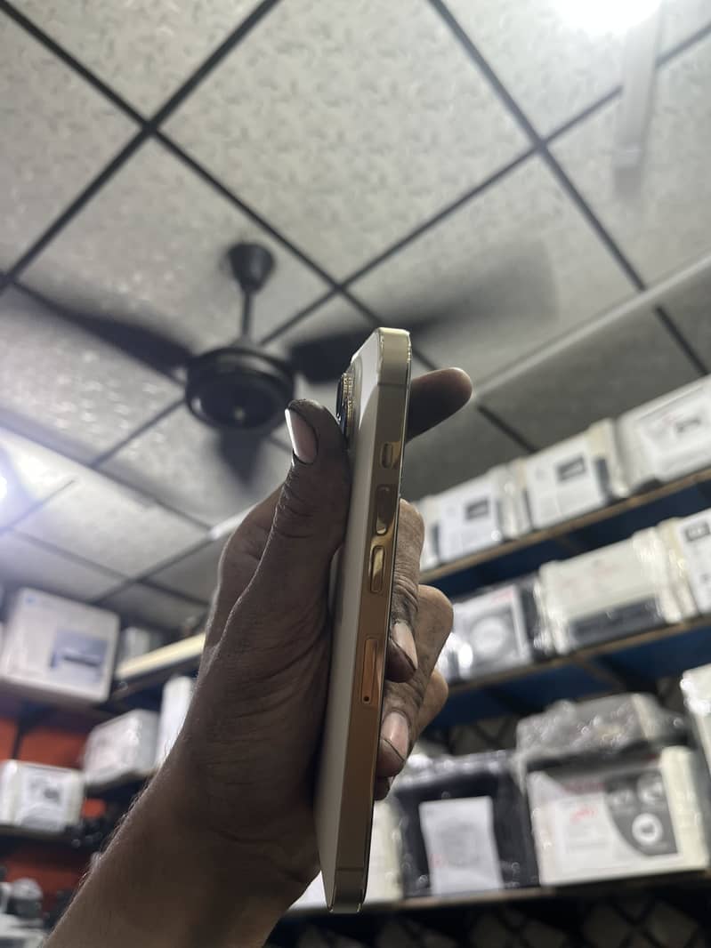 Apple iPhone 13 Pro 2
