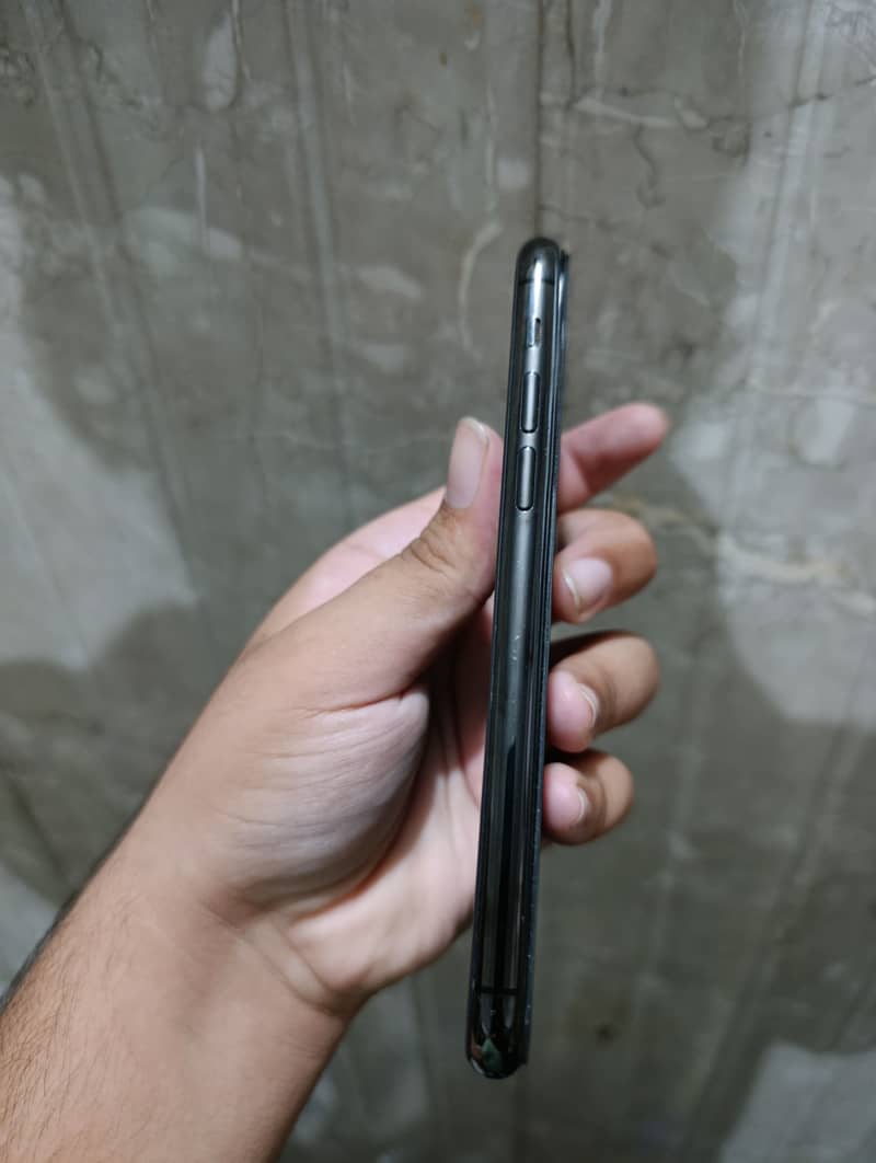 Apple iPhone 11 Pro 1