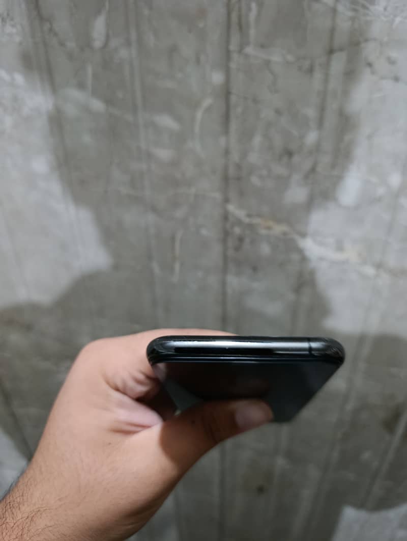 Apple iPhone 11 Pro 2