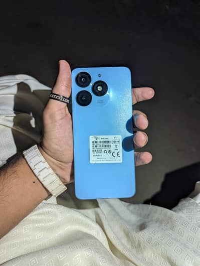 Itel A70 4+8 128gb